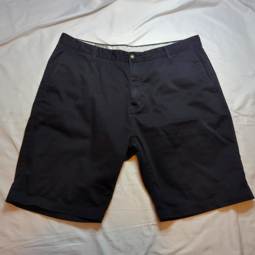 Volcom Shorts Men's 40 Chino Black Vmonty Flat Front Casual Men Pockets.